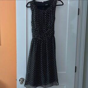 Adrianna Papell Black and White Sleeveless Crew Neck Dress